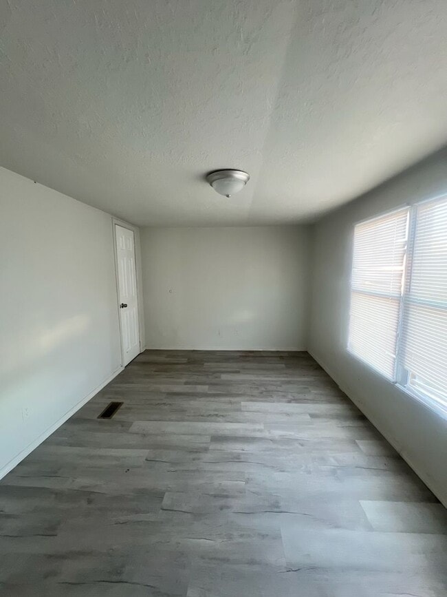 Photo - 518 W Alabama Ave