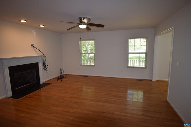 Photo - 19 Woodlawn Dr