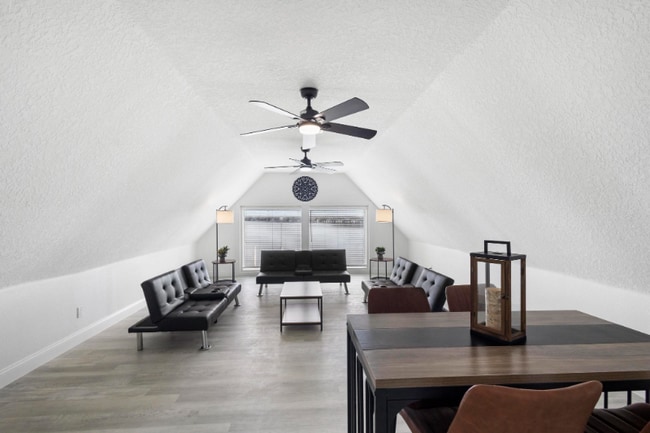 Photo - 1824 Lake St