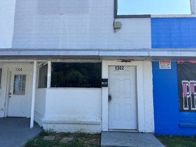 Building Photo - 1302 N Raguet St Unit 1 Rental