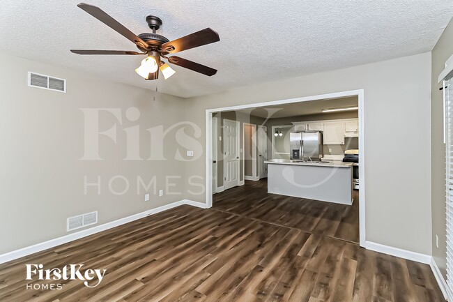 Photo - 3727 Lockerbie Ln
