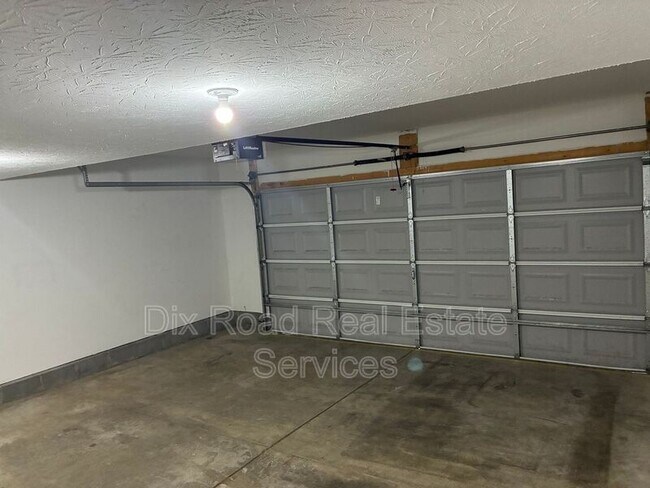 Photo - 461 Draft Ct