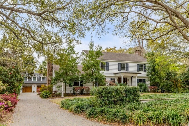 Building Photo - Stunning Single Family Home in The Crescent