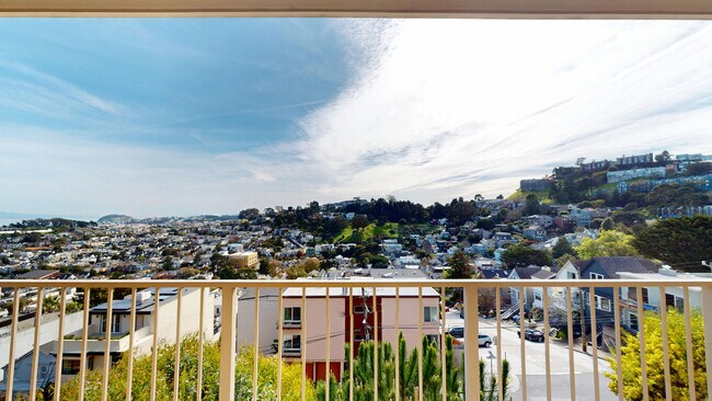 Photo - 2031 Castro St Unidad 11A