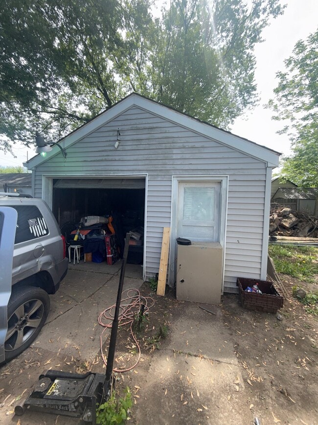 Photo - 805 Waldman Ave