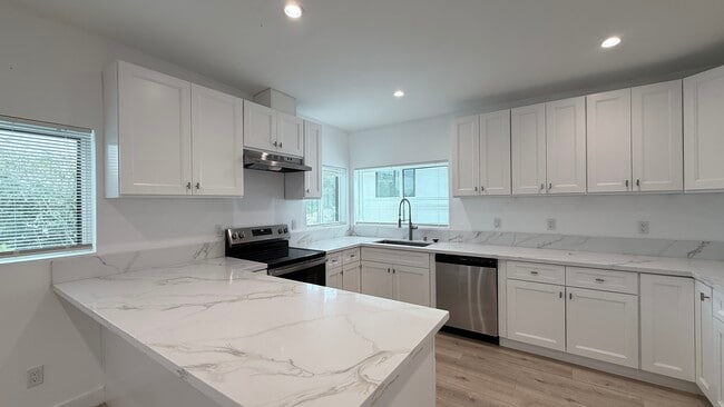 Photo - 15109 Leadwell St Unit 15107.5