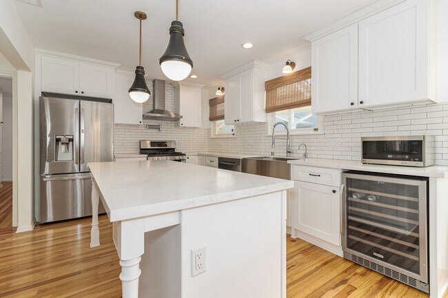 9323 Kincardine - 9323 Kincardine Ave