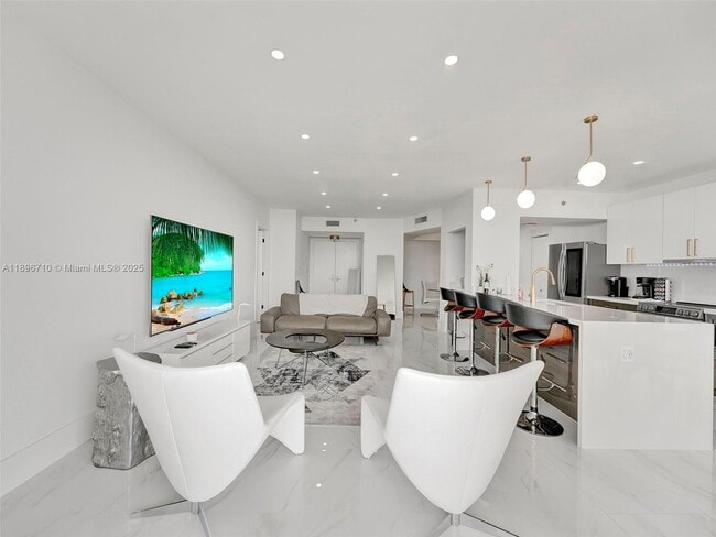 Photo - 20281 E Country Club Dr Unidad 2109