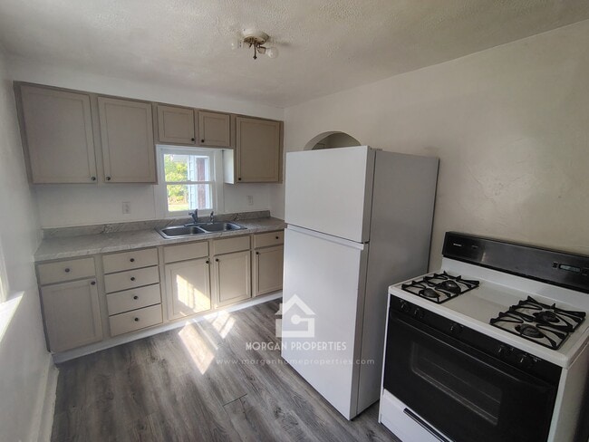 Photo - 1428 W 10th St
