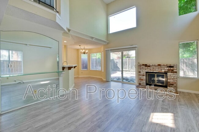 Photo - 1999 Garden Bing Cir