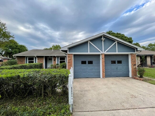 Building Photo - 863 Seamaster Dr