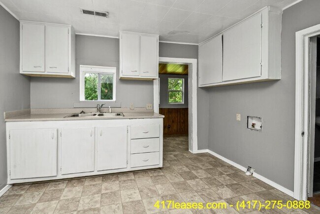 2139 N Taylor Ave