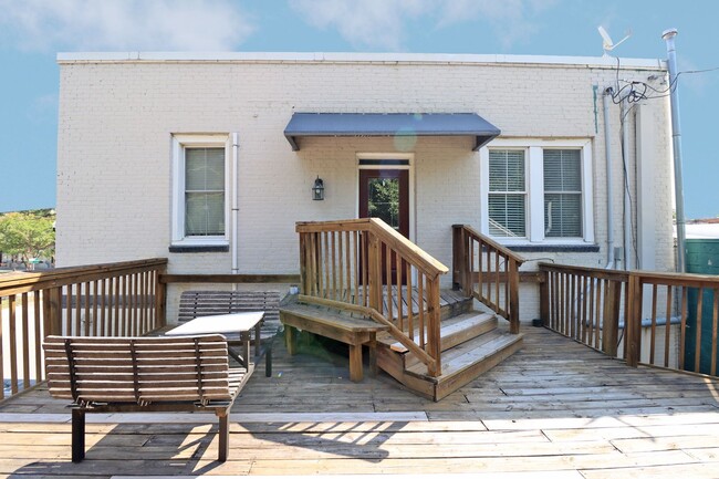 Building Photo - 4BR/2.5BA Urban Charm Meets Creative Energ... Rental