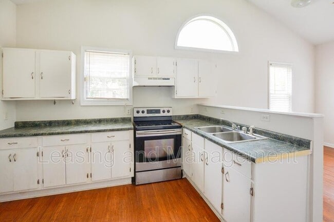 Photo - 94 Hanover St