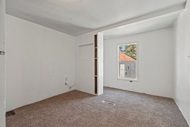 Photo - 5218.5 Elm St