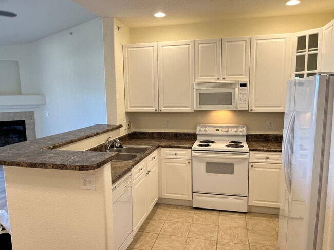 kitchen with dishwasher - 9518 West San Juan Circle Unit 304
