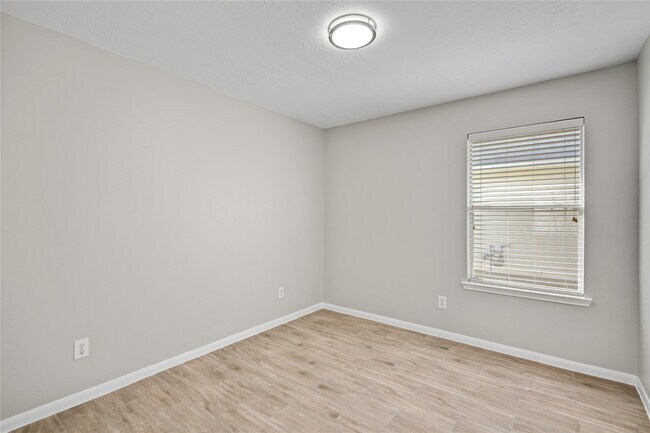 Photo - 10818 Elgar Ln