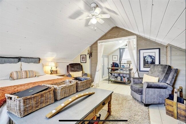 2nd floor has two rooms that can be utilized in different ways. - 920 Gravenstein Ave Unit ApartmentB