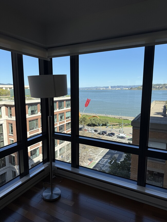 Building Photo - 75 Folsom St Unit 804