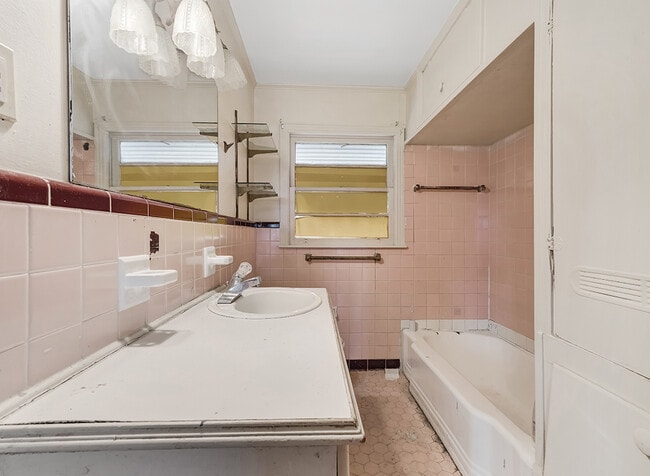 Photo - 1121 Wheeler St