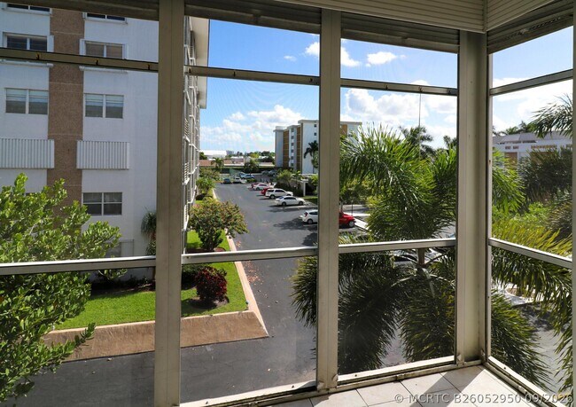 Photo - 3040 NE 16th Ave Unit 308
