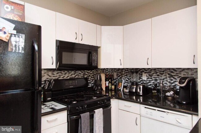 Photo - 1708 Catharine St Unit 1