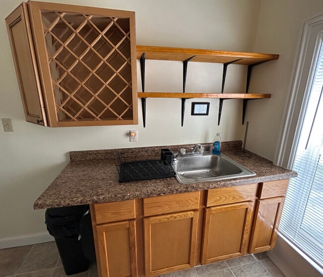 Cocina izquierda - 412 W Call St Unidad Apartment #3 - Upstairs
