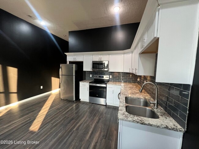 Photo - 1107 Logan St