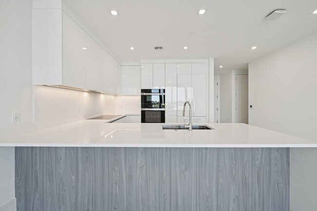 Photo - 220 Lake Shore Dr Unit 709