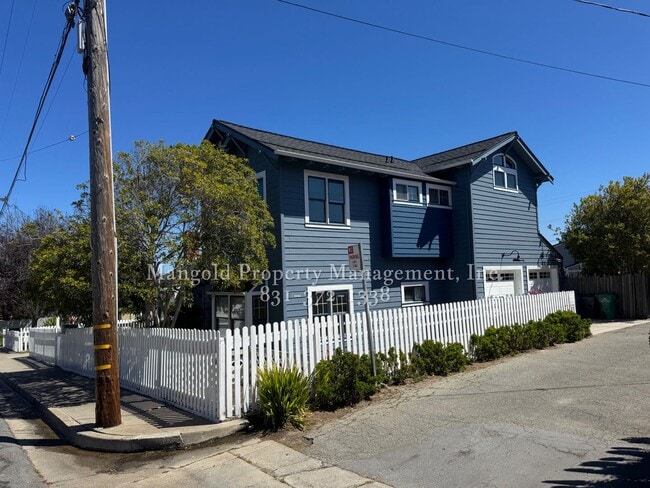 Photo - 4 Bedroom Ocean View Home with Private Balcony & Deck