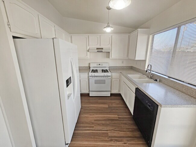 Photo - 920 W Perch Ave