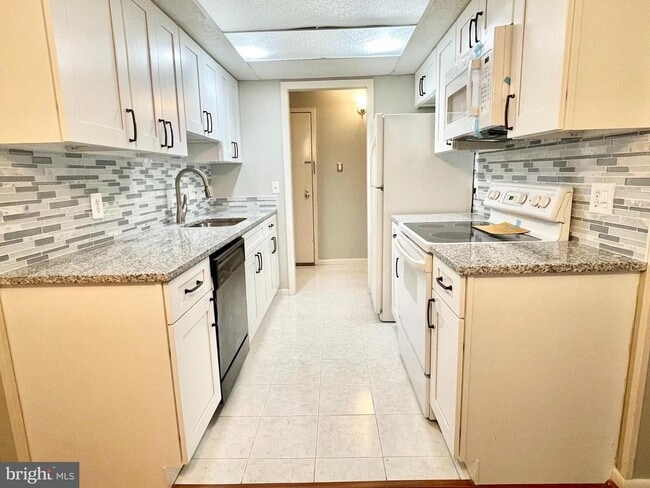 Building Photo - 11623 Stoneview Square Unit 11C