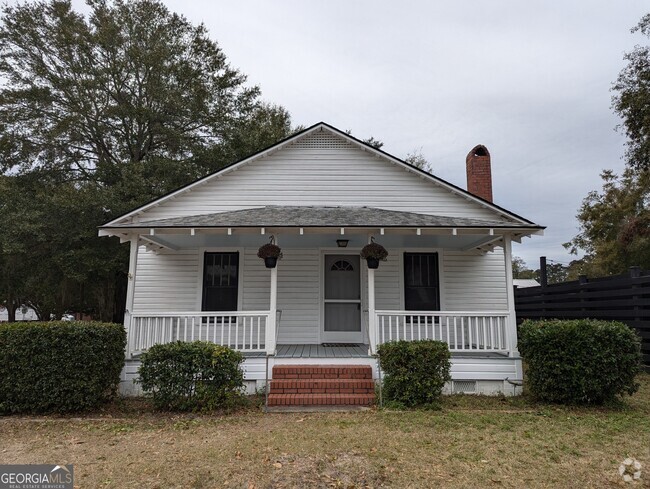 Building Photo - 204 N Pine St Rental