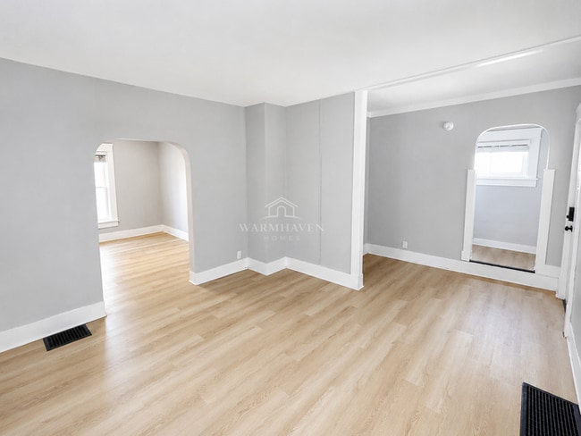 Photo - 200 8th St NW