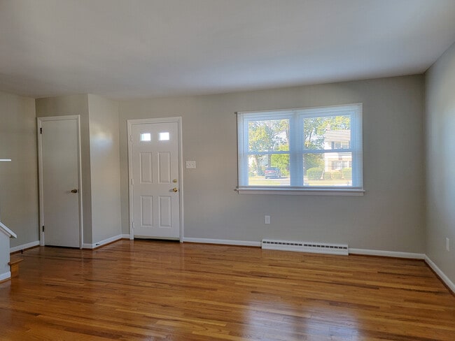Photo - 547 W Marion St