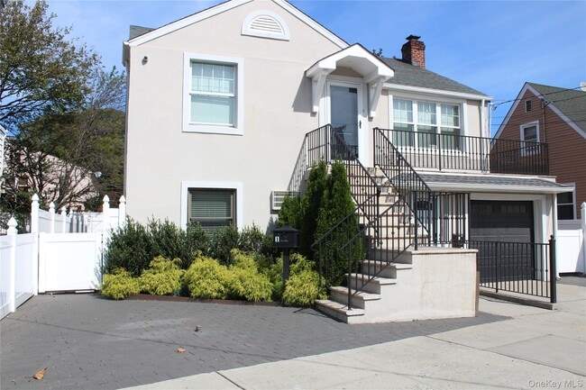 Building Photo - 3157 Waterbury Ave Unit 1