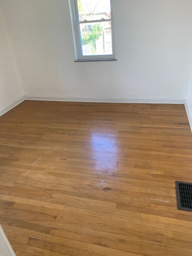 Photo - Lovely Ranch Home with Hardwood Floors and Finished Basement in Silverton