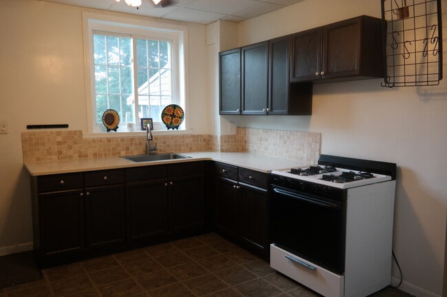 Photo - Charming 2 Bedroom/1 Bathroom Townhome in Woodberry, MD - Close to Light Rail!