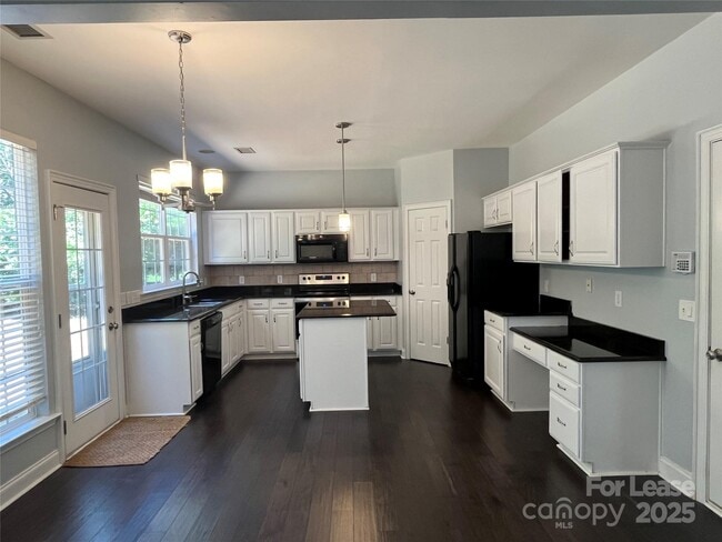 Photo - 8601 Fieldcroft Dr