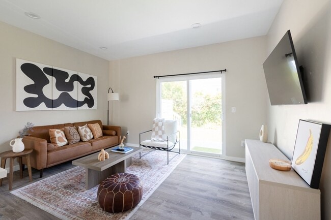 Photo - 6237 Hobart St