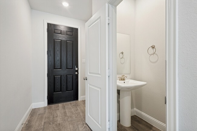 Photo - 724 Amenduni Ln