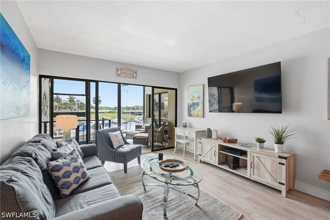 Photo - 803 River Point Dr Unidad 107B