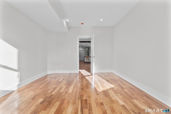 Photo - 54 Plaza Ave Unidad 2