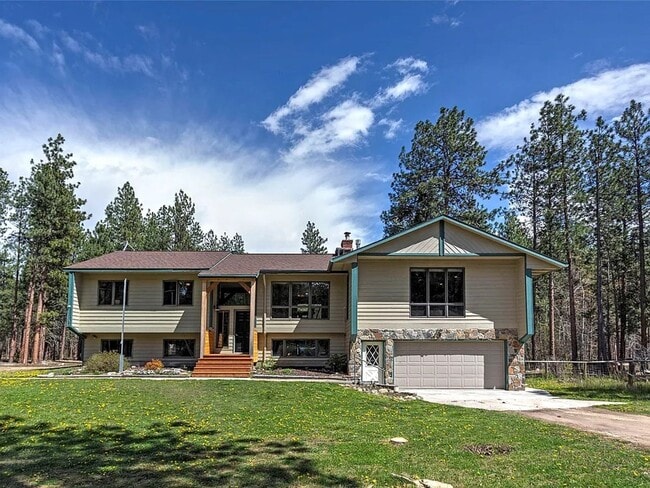 Building Photo - Beautiful spacious 3 bed, 3 bath home situated on 2.53 private acres in Stevensville.