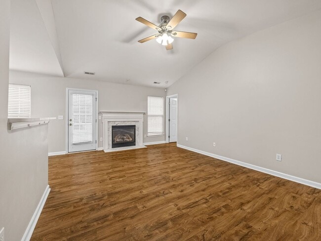 129 Bathurst Ln