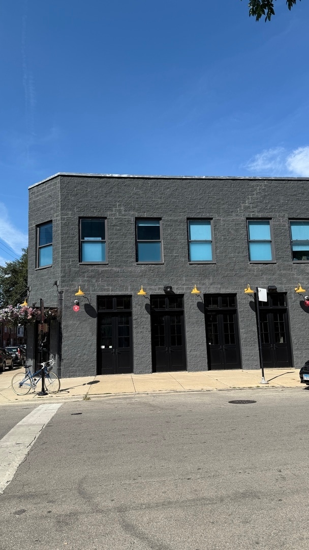 Building Photo - 2500 W Chicago Ave Unit 2W Rental