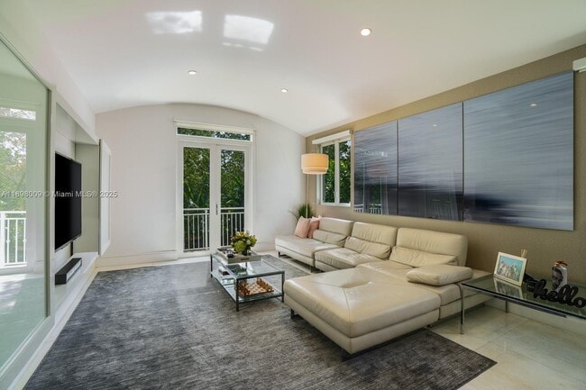 Photo - 112 Paloma Dr