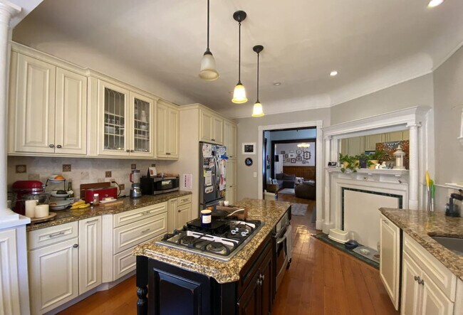 21 Longwood Ave Unit 2