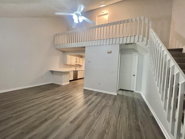 Photo - 212 11th Ave S