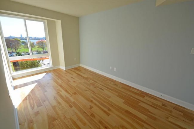 Photo - 327 E Allen St Unit 3